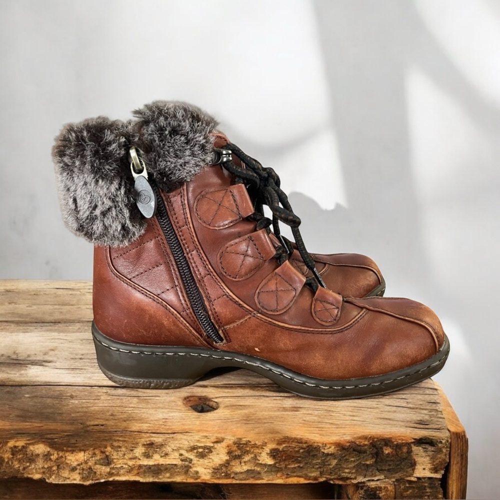 Women's Blondo Brown Lace-up Sherpa Lined Ankle Boots - Size 6 M # 714P46